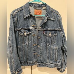 Levi’s women denim jean jacket medium